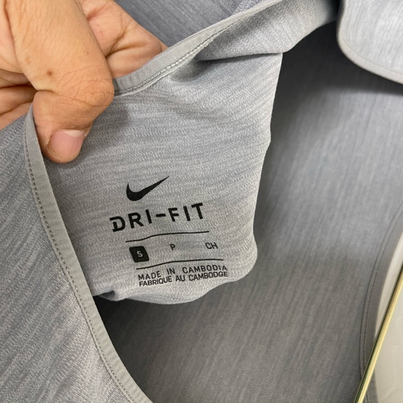 NIKE Dri Fit Short Sleeve Yoga/Workout Top Size Small - Picture 5 of 5